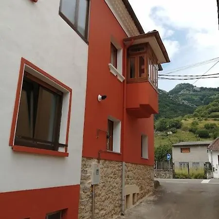 Ca'l Cura Pola de Pino